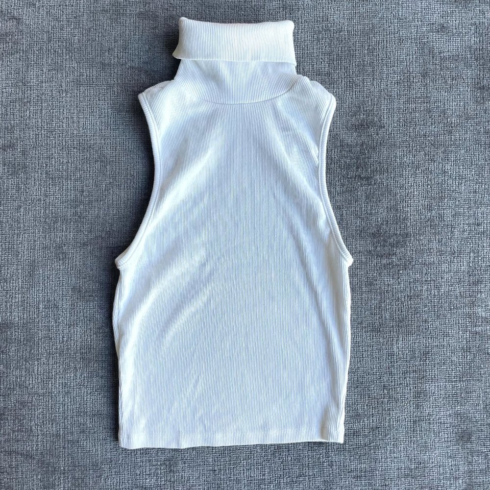ZARA Tight White Turtleneck Cropped Top (Size Small)